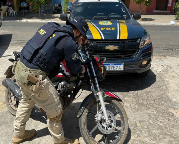 Homem é preso pela PRF por adulteração de veículo em Nazaré do Piauí
