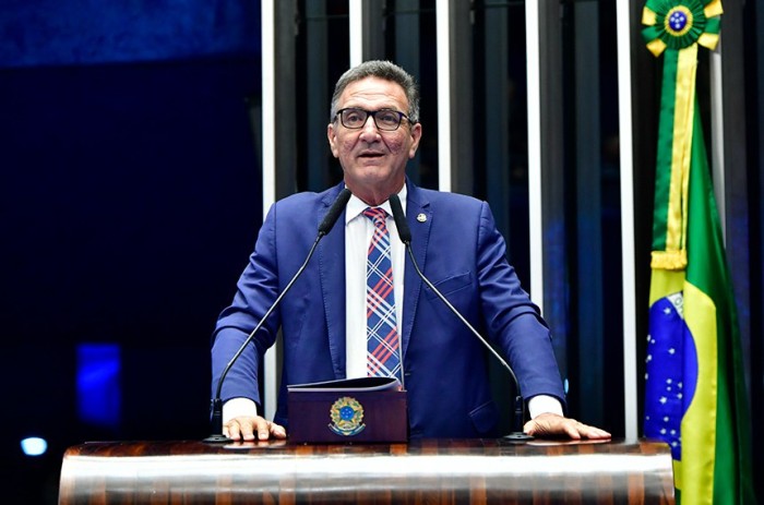Lucas Barreto celebra aprovação de PEC que equipara servidores de ex-territórios