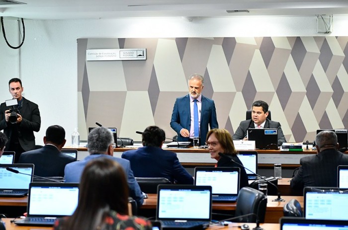 CCJ rejeita Fundo Eleitoral como fonte para o transporte gratuito nas eleições