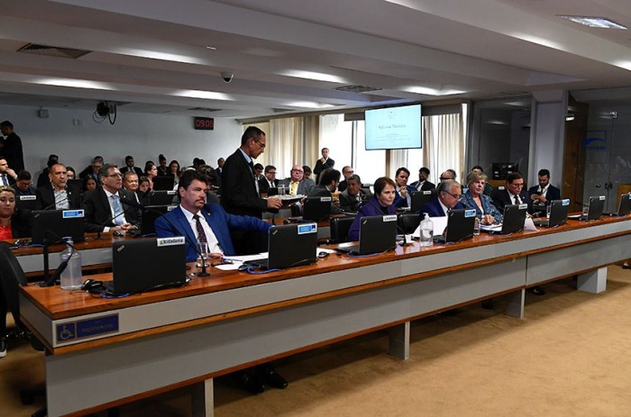 Plenário analisa adesão de locadores de imóveis próprios ao Simples Nacional
