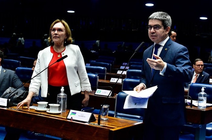Adiada votação do projeto que autoriza locadores de imóveis próprios no Simples
