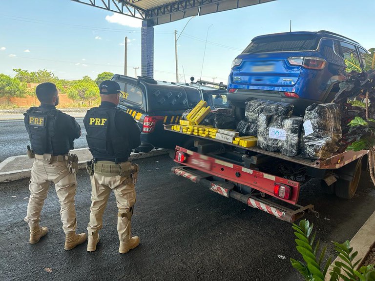 PRF e Força Tática interceptam veículo com mais de 170Kg de maconha em Floriano-PI