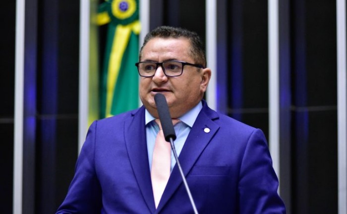 Comissão aprova projeto que prevê renegociação do Fies para quem estava em dia até 2021