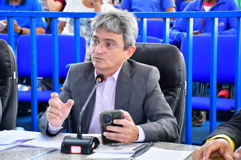 Câmara de Floriano realiza audiência pública para tratar sobre concessão do abastecimento de água e esgoto do município 