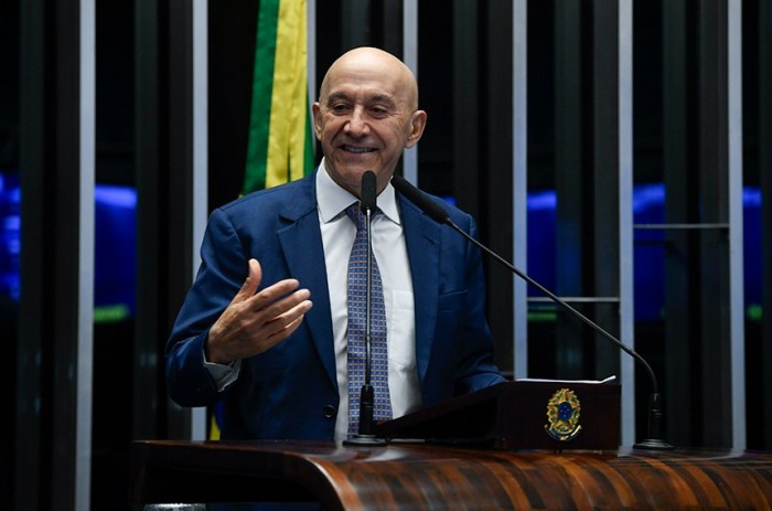 Confúcio Moura celebra Dia do Idoso e pede mais praticidade para realização de 'prova de vida'