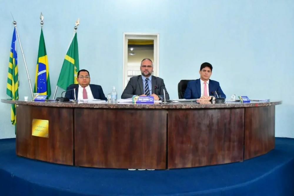 Impasse sobre emenda a PL da concessão da água e esgoto de Floriano tranca a pauta de votações na Câmara