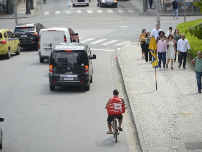 Comissão debate regulamentação de trabalhadores de aplicativos