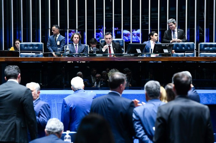 Compensação a estados por perda com ICMS de combustíveis vai à sanção