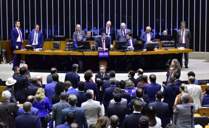 Câmara aprova projeto que cria programa para reduzir fila no INSS; acompanhe