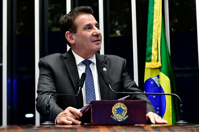 Vanderlan celebra aprovação texto que compensa ICMS a estados e municípios