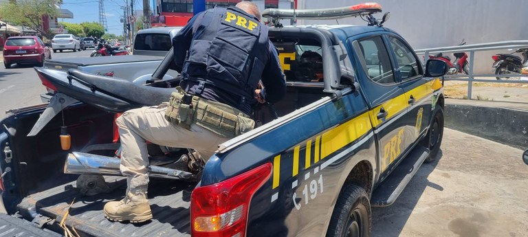 PRF recupera motocicleta com registro de roubo em Floriano (PI)