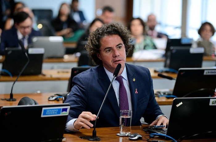 CCJ aprova gratificação a defensor público que acumula funções