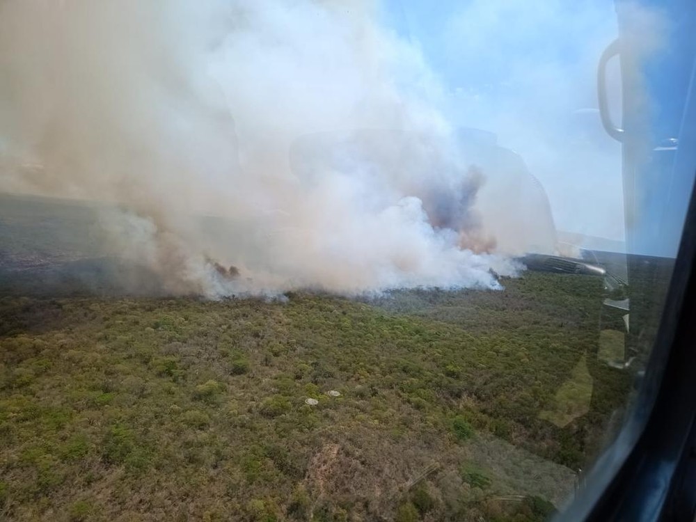 Incêndio florestal na Bahia avança sobre território do Piauí e atinge o Parque Serra das Confusões