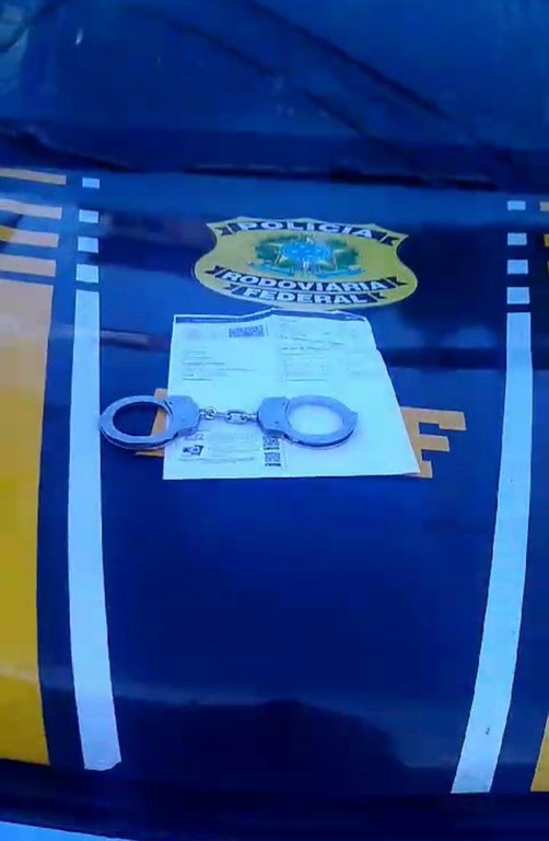 Em Floriano (PI), PRF prende homem por uso de documento falso