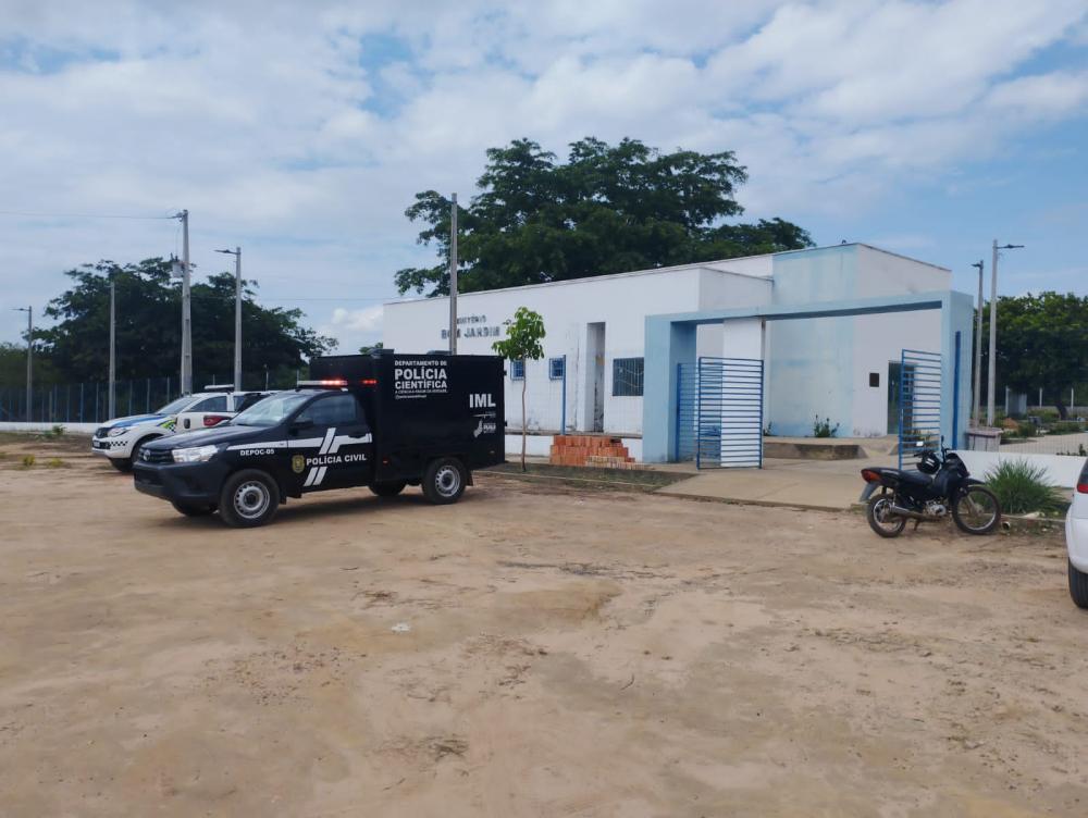 Perícia realiza exumação para esclarecer morte em Floriano-PI