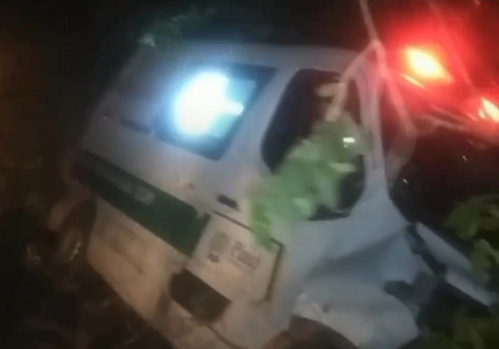 Ambulância colide com uma vaca e sai da pista em rodovia de Luzilândia