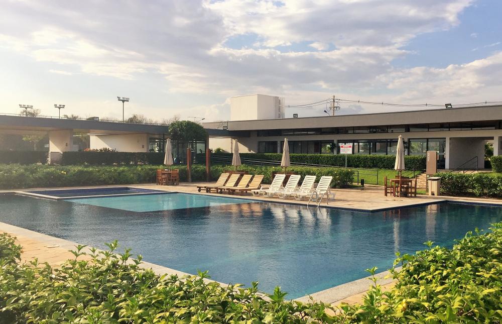 Mulher é encontrada morta em piscina de condomínio de luxo em Teresina