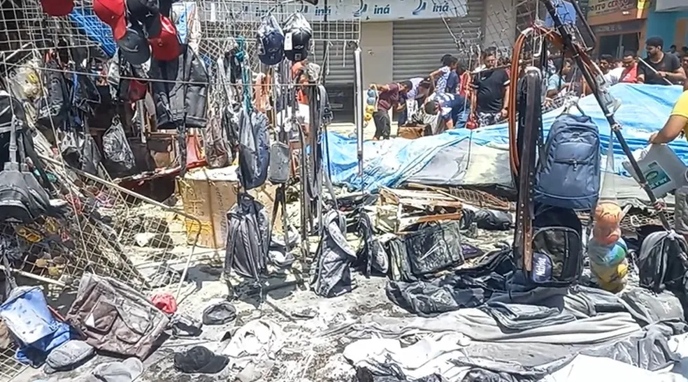 Fogos de artifícios provocam incêndio em barracas na feira livre de Picos