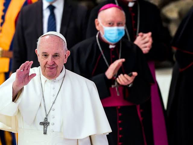 Vaticano autoriza bênção para casais do mesmo sexo