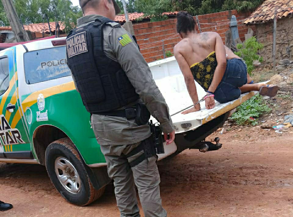 Mulher é presa suspeita de matar companheiro no bairro Cajueiro II
