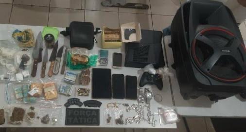 Polícia Militar apreende drogas e mais de R$6mil reais em residência no bairro taboca 