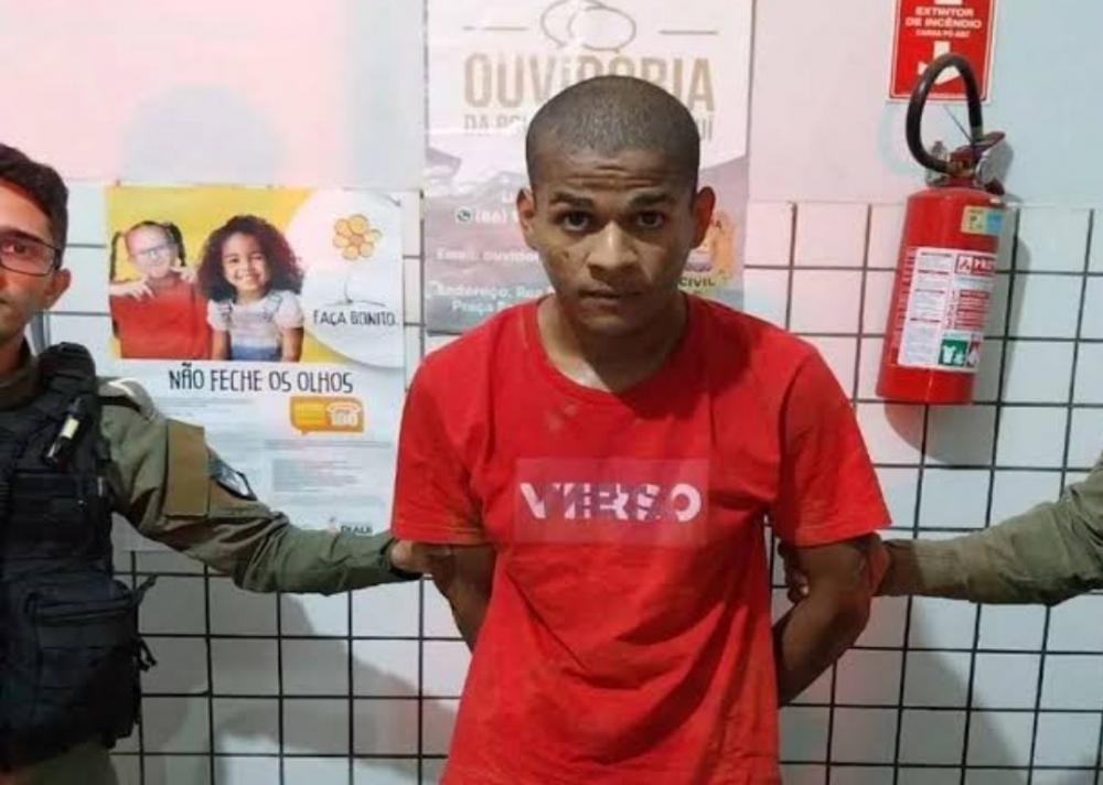 Jovem que matou pai e mãe é suspeito de matar companheiro de cela em penitenciária na cidade de Bom Jesus