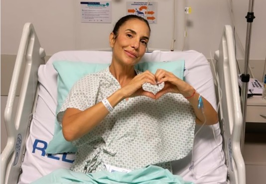 Ivete Sangalo é internada com pneumonia em Salvador