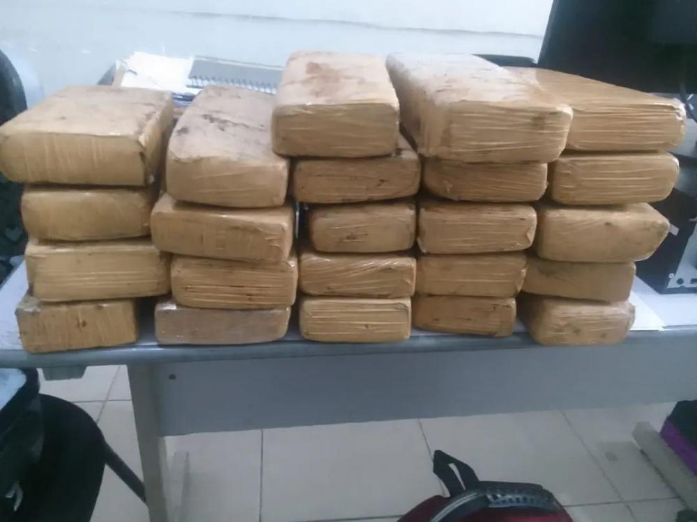 Polícia Militar prende indivíduos com grande quantidade de drogas em Floriano