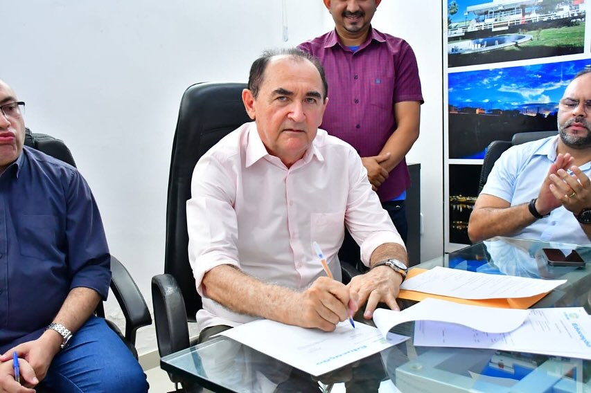 Juiz determina que prefeito de Floriano anule nomeação de servidor público