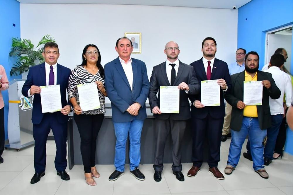 Mudança no secretariado de Floriano, prefeito anuncia 5 secretários