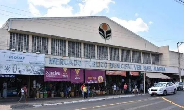 Vereadores pedem auditoria em contrato de reforma do Mercado Público de Floriano