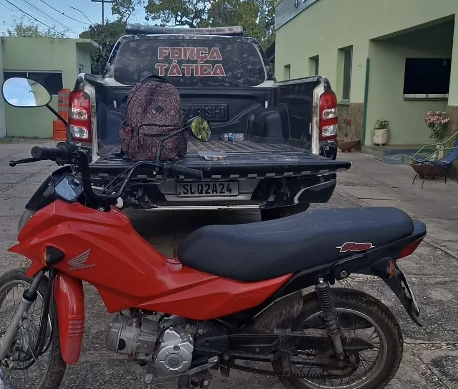 Polícia Militar recupera motocicleta e pertences de mulher assaltada em Floriano