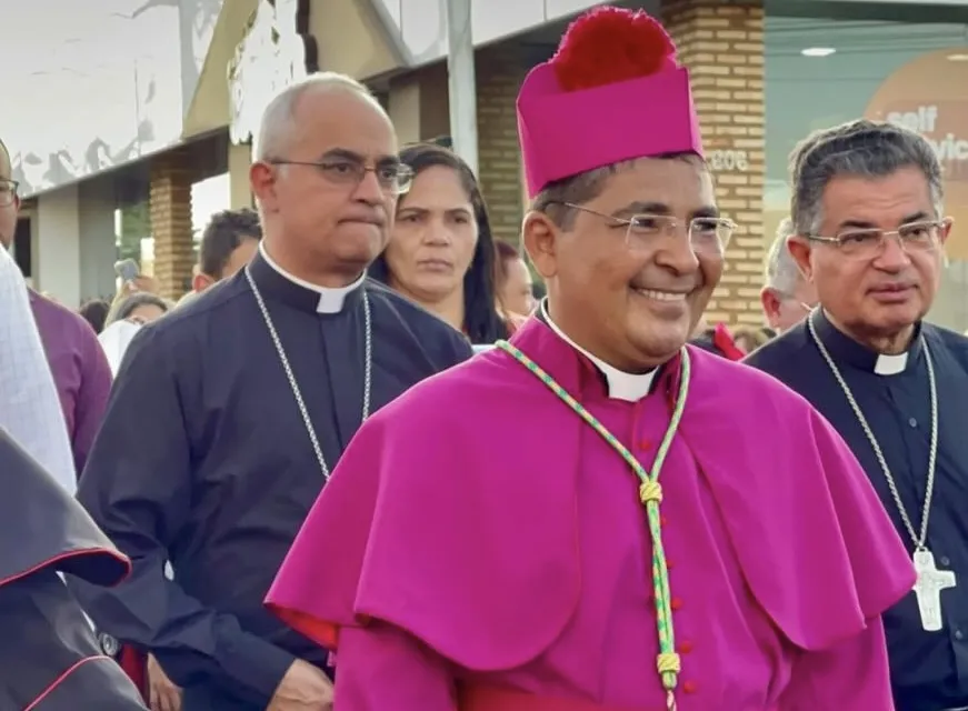 Dom Júlio César de Jesus toma posse como novo Bispo da Diocese de Floriano