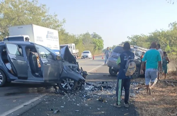 Duas pessoas morrem presas às ferragens durante acidente de carro em Amarante