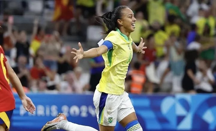Com gol da Piauiense Adriana, Brasil despacha Espanha e volta a final após 16 anos