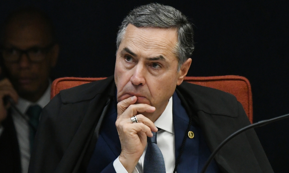 Barroso aponta risco e suspende lei do piso salarial para a enfermagem