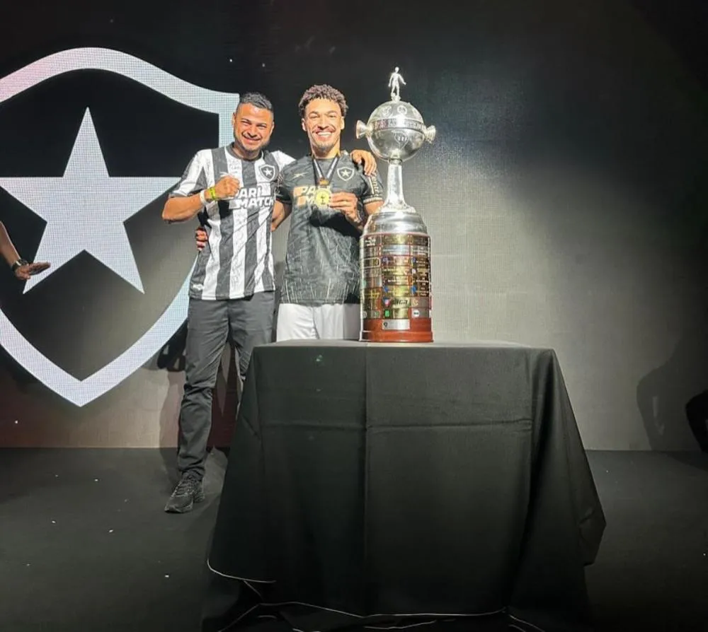 “Vivi um sonho”: florianense celebra título da Libertadores com o elenco do Botafogo 