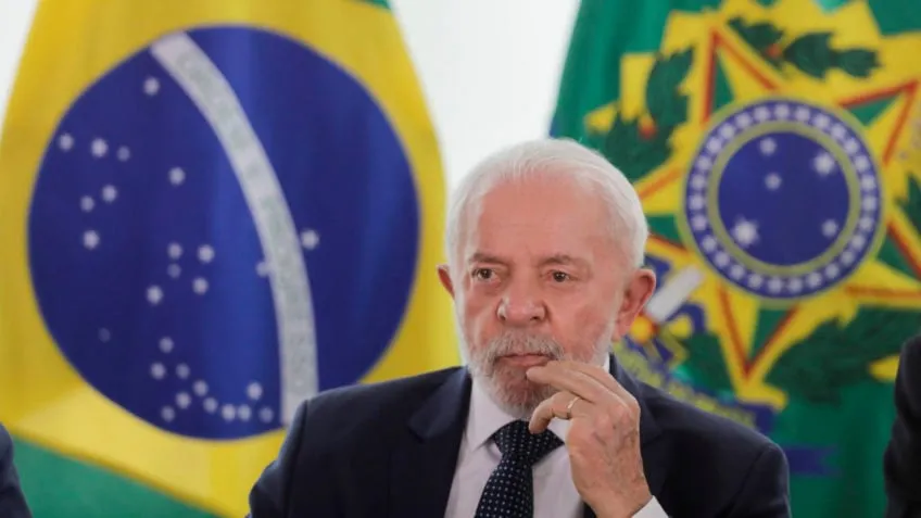 Lula passa por cirurgia em São Paulo para drenagem de hematoma