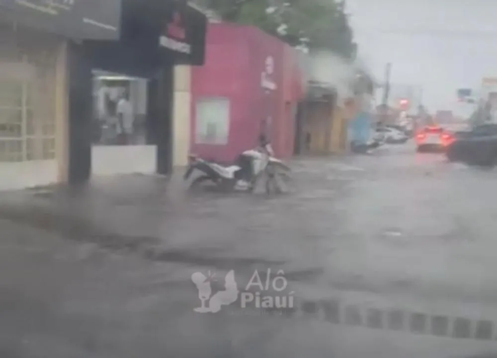 Fortes chuvas causam alagamentos em diversos pontos de Floriano