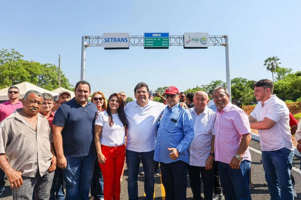 Rafael Fonteles entrega ponte que tira Canavieira do isolamento no período chuvoso