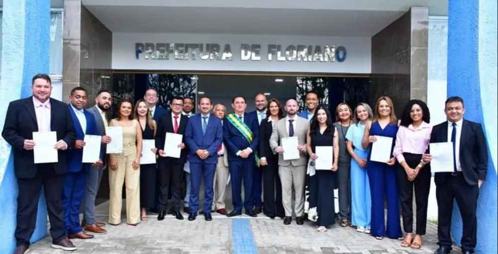 Prefeito Antônio Reis dá posse aos secretários municipais em Floriano
