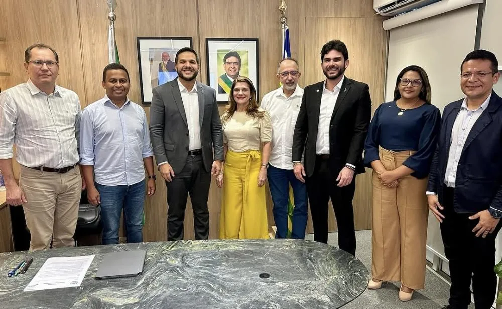 Reunião discute cessão da Unidade Escolar Paulo Ferraz para implantação do curso de Medicina da UFPI em Floriano 