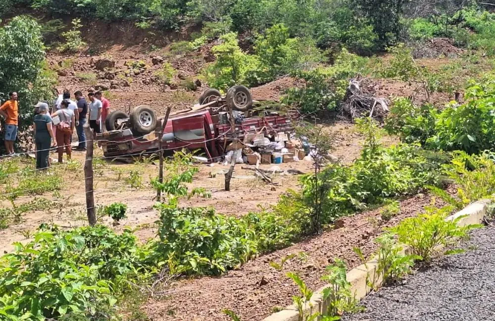 Grave acidente deixa duas pessoas mortas e três feridas na rodovia de São Miguel do Fidalgo