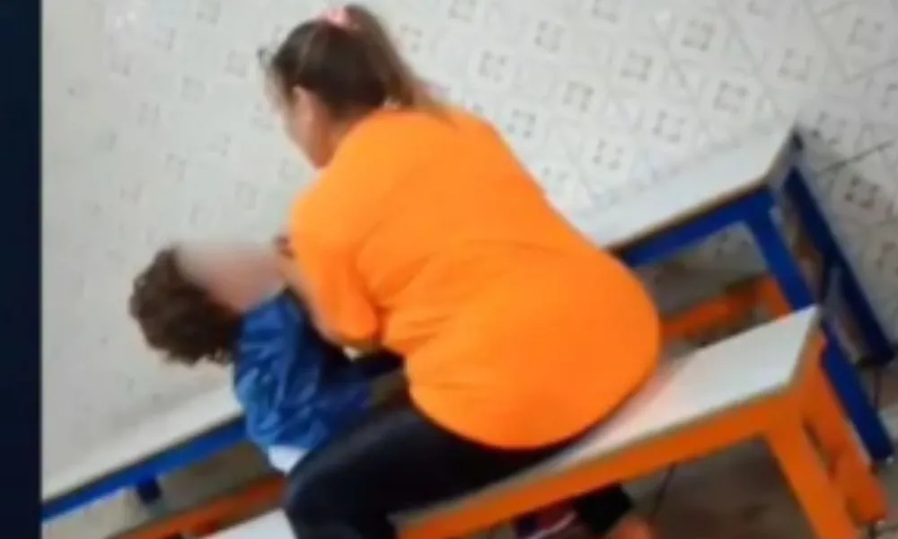 Justiça mantém prisão de diretora que bateu em criança de 2 anos