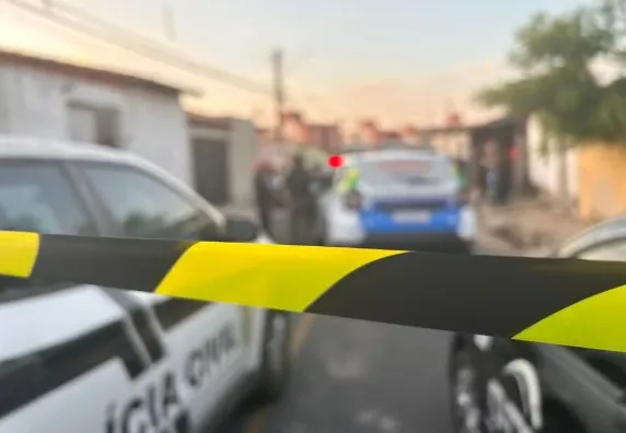Mulher morre após ser atropelada e esfaqueada em Alagoinha do Piauí; filho presenciou o crime