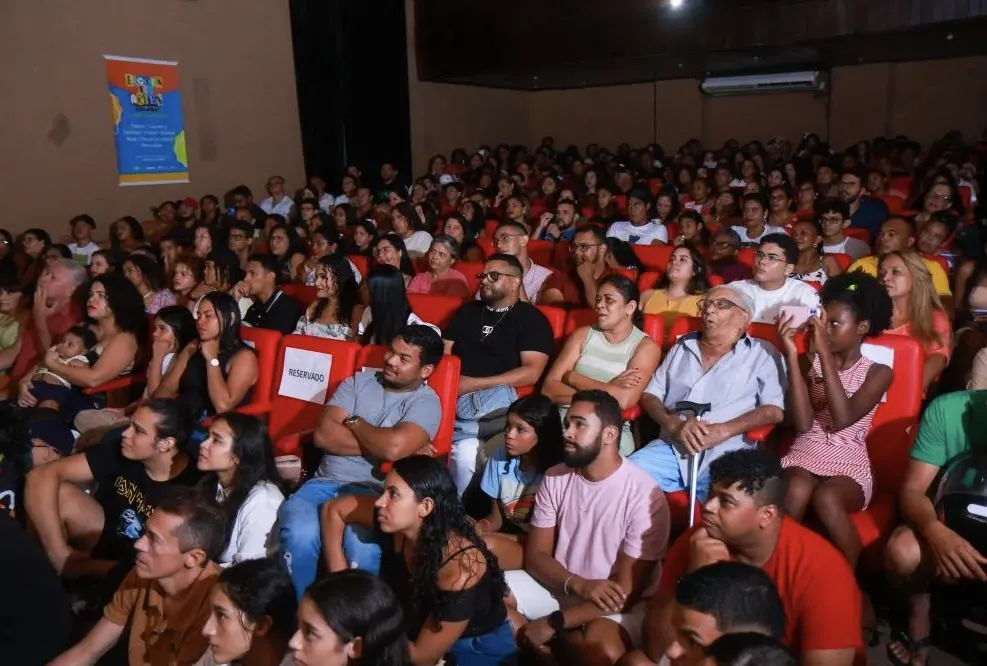 Estreia do Filme 'Flor do Mandacaru', dirigido por Anizia Carvalho, tem recorde de público no Teatro Maria Bonita em Floriano-PI