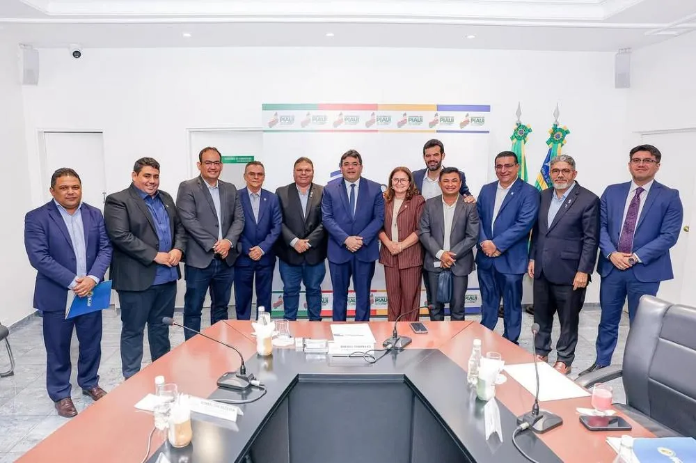 Prefeitos piauienses discutem cofinanciamento da saúde com governador Rafael Fonteles