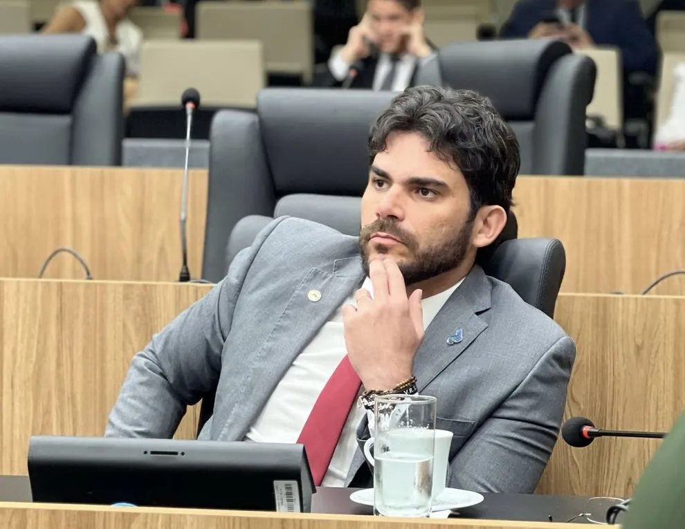 Deputado Dr. Marcus Vinícius anuncia obra de calçamento para zona rural de Floriano