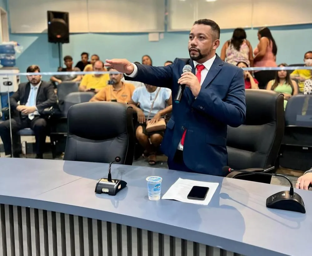 Enofre Carvalho é empossado como vereador de Floriano-PI