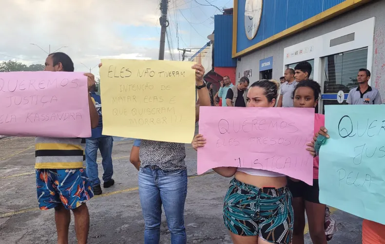 Família de mulheres mortas em acidente envolvendo Lokinho protestam após Justiça alterar crime